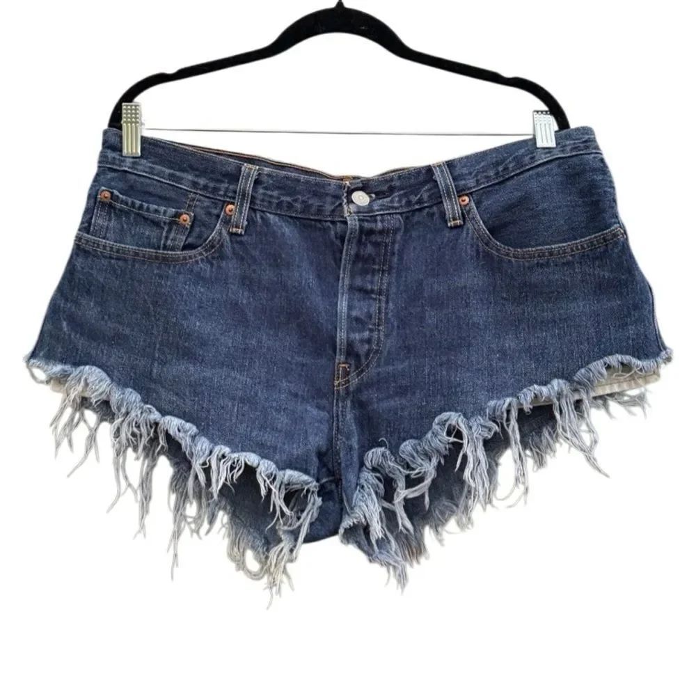 Levi's 501 Women's Original Denim Fray Cut Off Shorts Medium Dark Size W32 L32